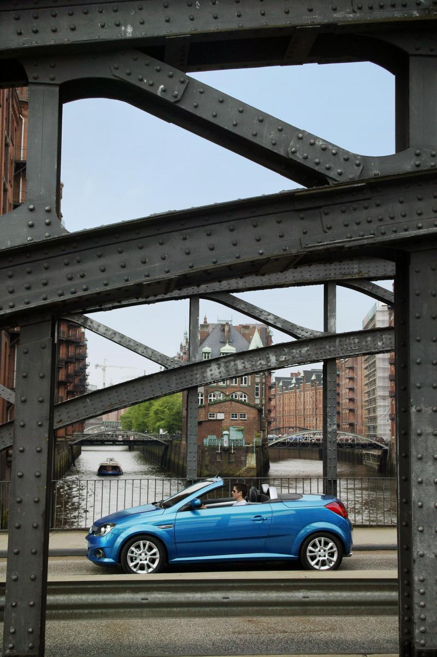  Opel Tigra Twin Top 2004 года  (фото 22 из 142)